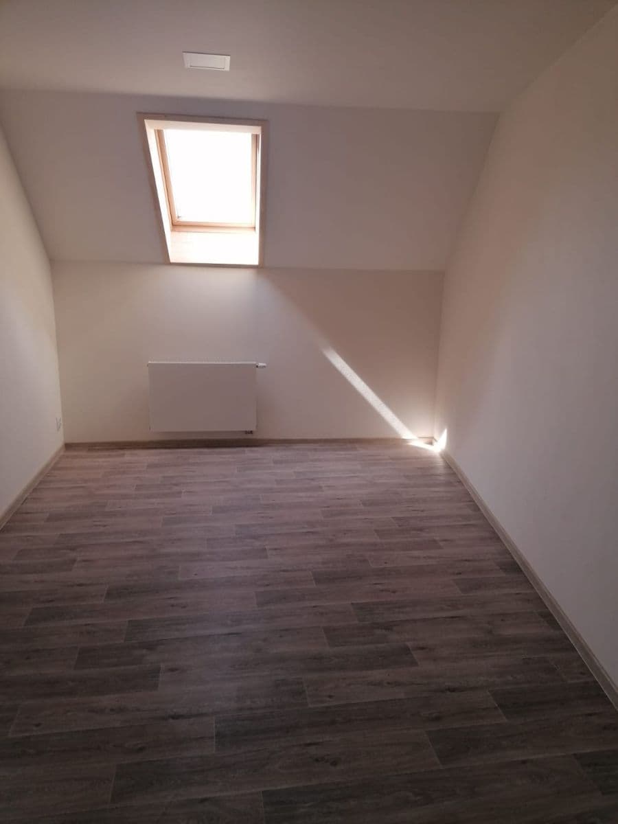Pronájem bytu 2+kk 45 m², 4. května, Želechovice nad Dřevnicí, Zlínský kraj Pronájem bytu 2+kk 45 m², 4. května, Želechovice nad Dřevnicí, Zlínský kraj