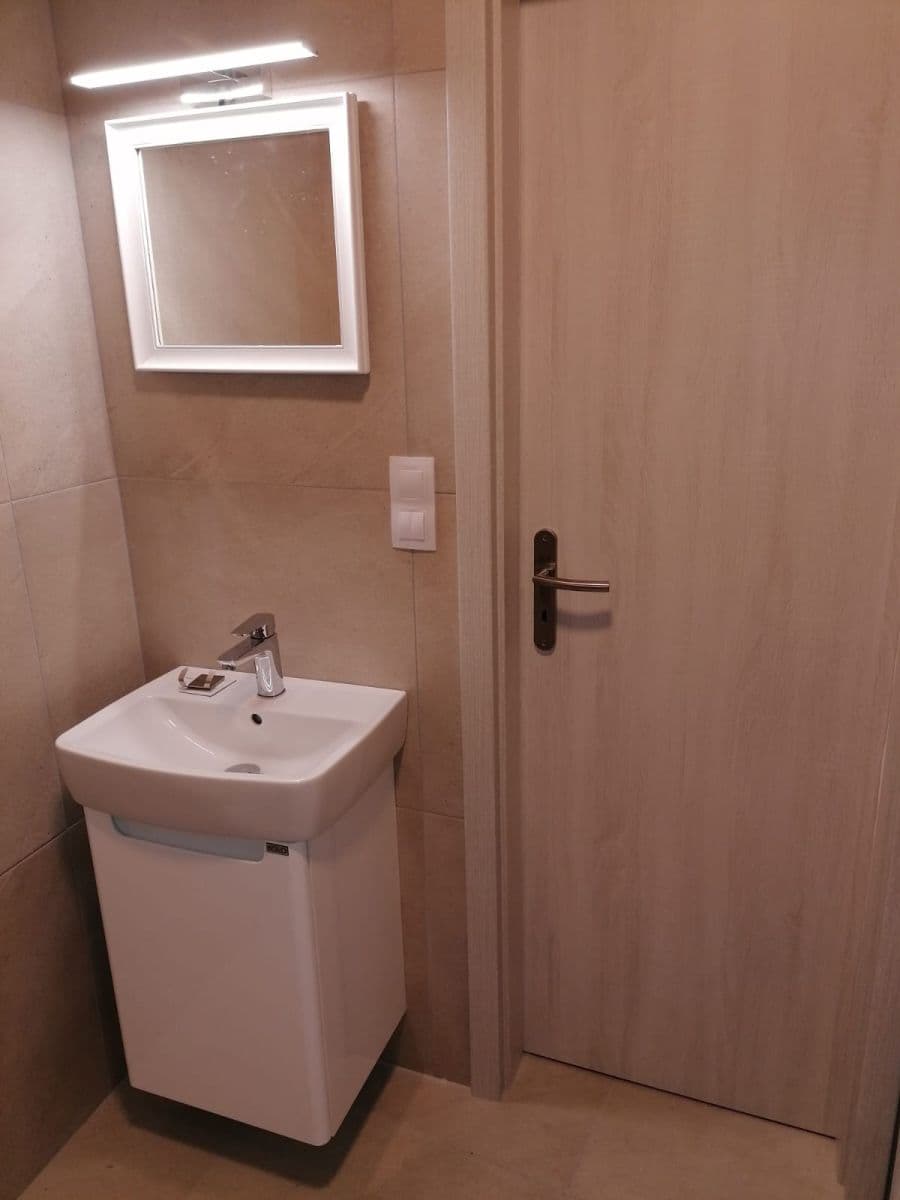 Pronájem bytu 2+kk 45 m², 4. května, Želechovice nad Dřevnicí, Zlínský kraj Pronájem bytu 2+kk 45 m², 4. května, Želechovice nad Dřevnicí, Zlínský kraj