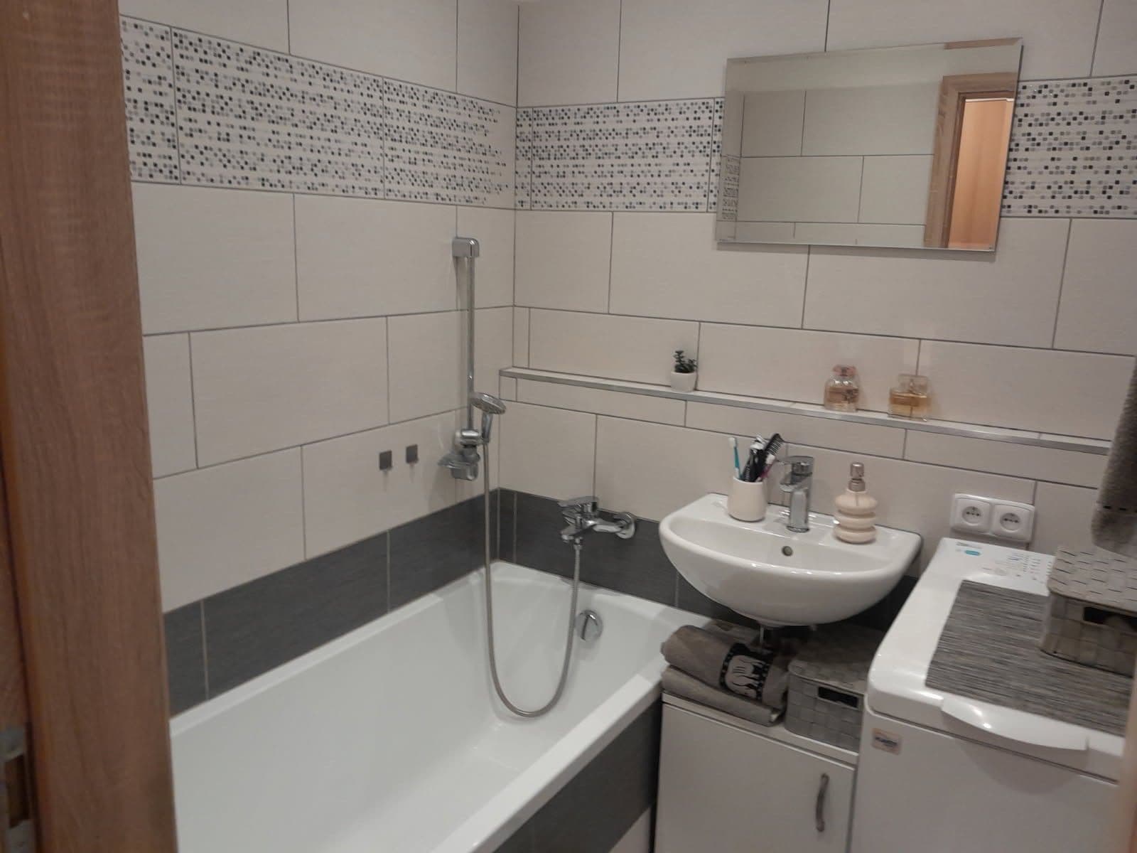 Pronájem bytu 2+1 54 m², Jaroslava Lohrera, Frýdek-Místek, Moravskoslezský kraj Pronájem bytu 2+1 54 m², Jaroslava Lohrera, Frýdek-Místek, Moravskoslezský kraj