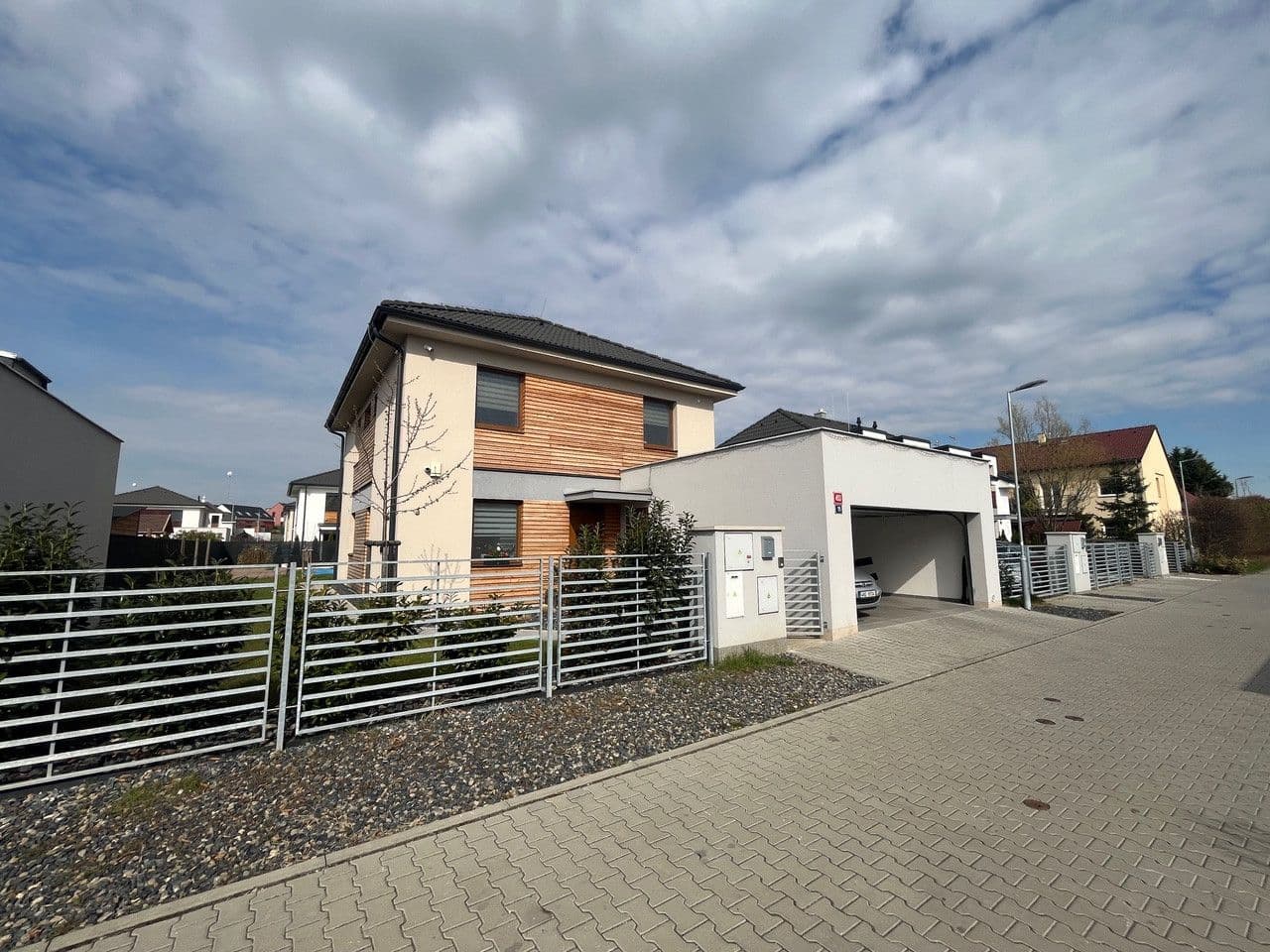 Prodej domu 137 m², pozemek 472 m², Modřínová, Zlonín, Středočeský kraj Prodej domu 137 m², pozemek 472 m², Modřínová, Zlonín, Středočeský kraj