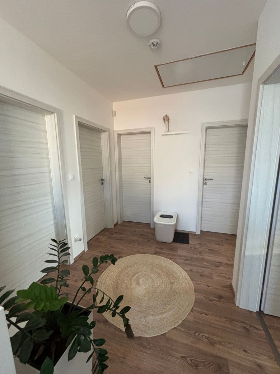 Prodej domu 137 m², pozemek 472 m², Modřínová, Zlonín, Středočeský kraj Prodej domu 137 m², pozemek 472 m², Modřínová, Zlonín, Středočeský kraj