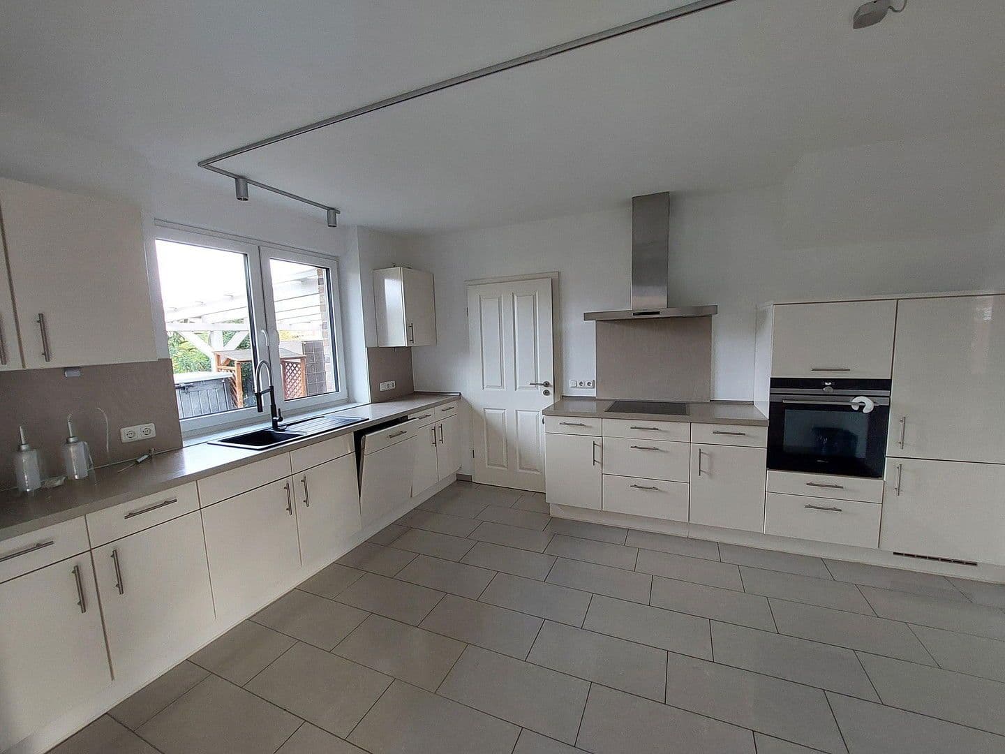 Prodej domu 196 m², pozemek 715 m², Drage, Dolní Sasko Prodej domu 196 m², pozemek 715 m², Drage, Dolní Sasko