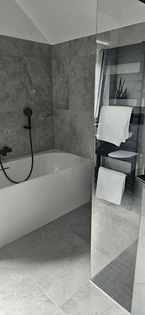 Prodej bytu 4+kk 139 m², Duisburg, Severní Porýní-Vestfálsko Prodej bytu 4+kk 139 m², Duisburg, Severní Porýní-Vestfálsko