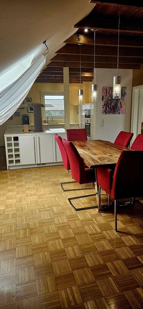 Prodej bytu 4+kk 139 m², Duisburg, Severní Porýní-Vestfálsko Prodej bytu 4+kk 139 m², Duisburg, Severní Porýní-Vestfálsko