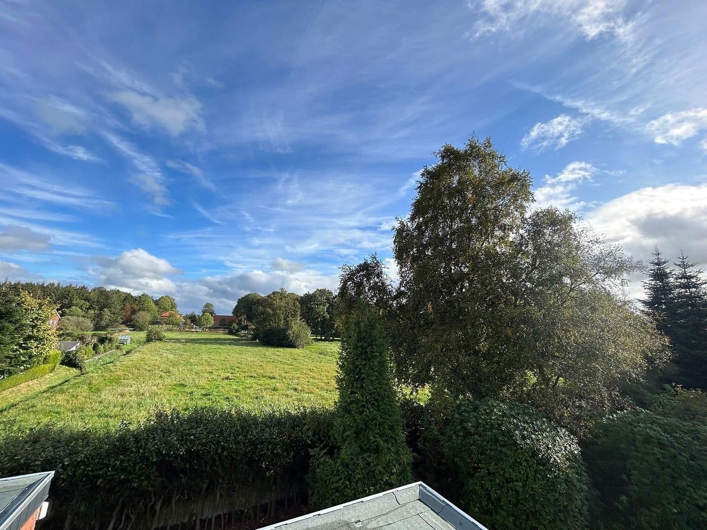 Prodej domu 250 m², pozemek 980 m², Dahlienstraße 9, Upgant-Schott, Dolní Sasko Prodej domu 250 m², pozemek 980 m², Dahlienstraße 9, Upgant-Schott, Dolní Sasko