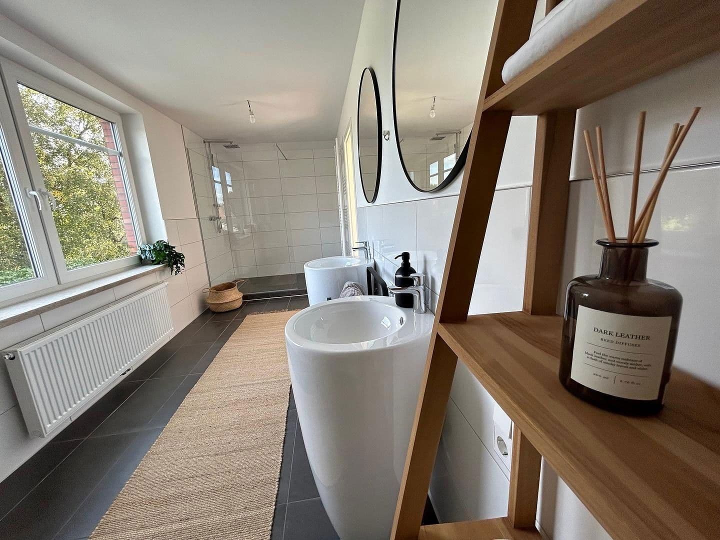 Prodej domu 250 m², pozemek 980 m², Dahlienstraße 9, Upgant-Schott, Dolní Sasko Prodej domu 250 m², pozemek 980 m², Dahlienstraße 9, Upgant-Schott, Dolní Sasko