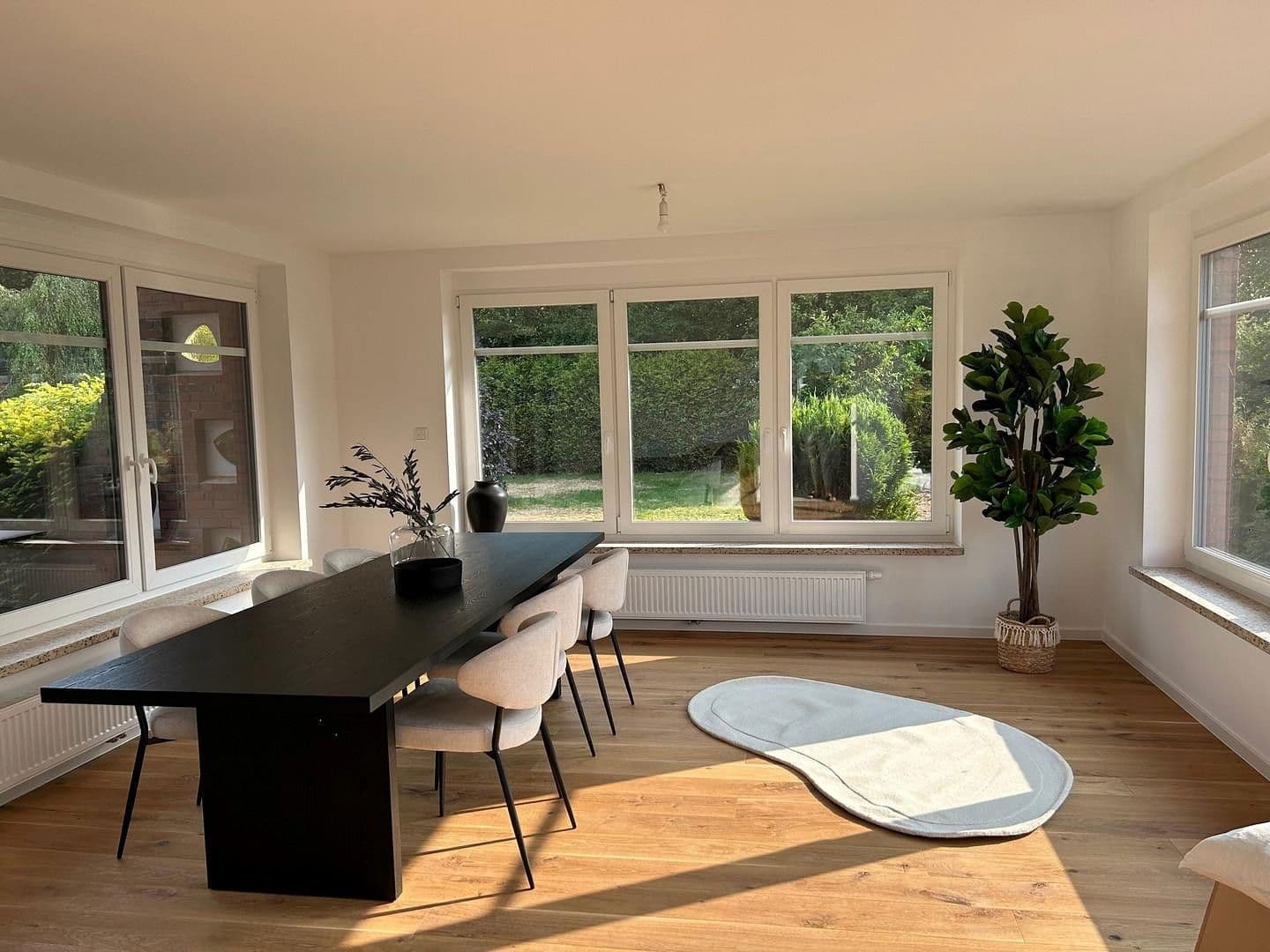 Prodej domu 250 m², pozemek 980 m², Dahlienstraße 9, Upgant-Schott, Dolní Sasko Prodej domu 250 m², pozemek 980 m², Dahlienstraße 9, Upgant-Schott, Dolní Sasko