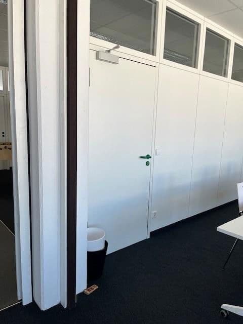 Pronájem kanceláře 270 m², Breitwiesenstraße 13, Stuttgart, Bádensko-Württembersko Pronájem kanceláře 270 m², Breitwiesenstraße 13, Stuttgart, Bádensko-Württembersko