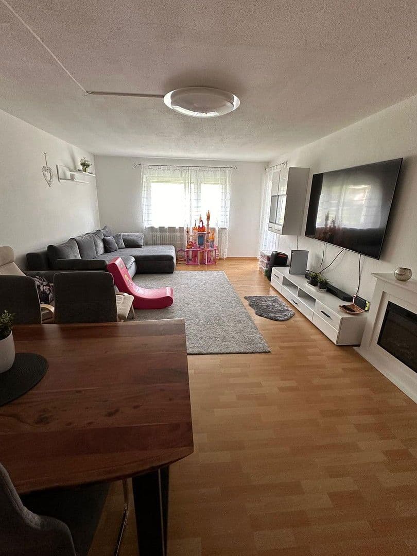 Pronájem bytu 3+1 75 m², Metterstr. 47, Sachsenheim, Bádensko-Württembersko Pronájem bytu 3+1 75 m², Metterstr. 47, Sachsenheim, Bádensko-Württembersko