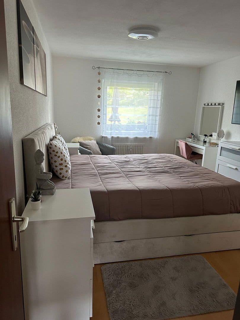 Pronájem bytu 3+1 75 m², Metterstr. 47, Sachsenheim, Bádensko-Württembersko Pronájem bytu 3+1 75 m², Metterstr. 47, Sachsenheim, Bádensko-Württembersko