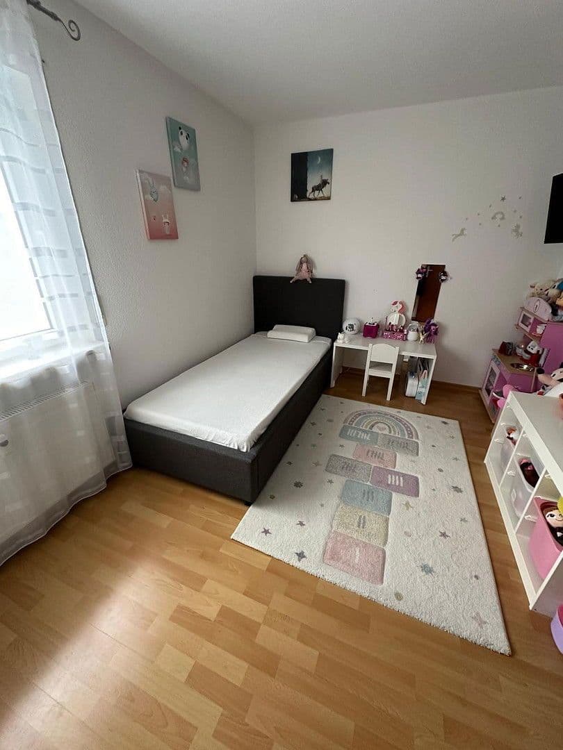 Pronájem bytu 3+1 75 m², Metterstr. 47, Sachsenheim, Bádensko-Württembersko Pronájem bytu 3+1 75 m², Metterstr. 47, Sachsenheim, Bádensko-Württembersko