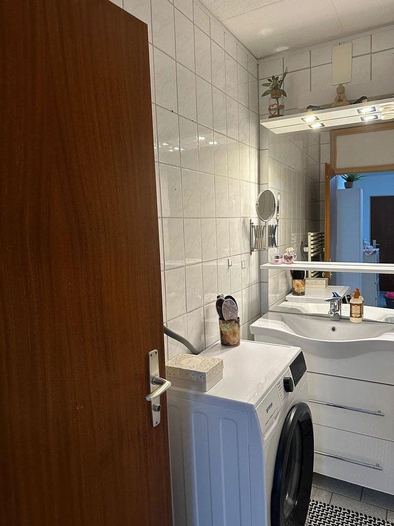 Pronájem bytu 3+1 75 m², Metterstr. 47, Sachsenheim, Bádensko-Württembersko Pronájem bytu 3+1 75 m², Metterstr. 47, Sachsenheim, Bádensko-Württembersko