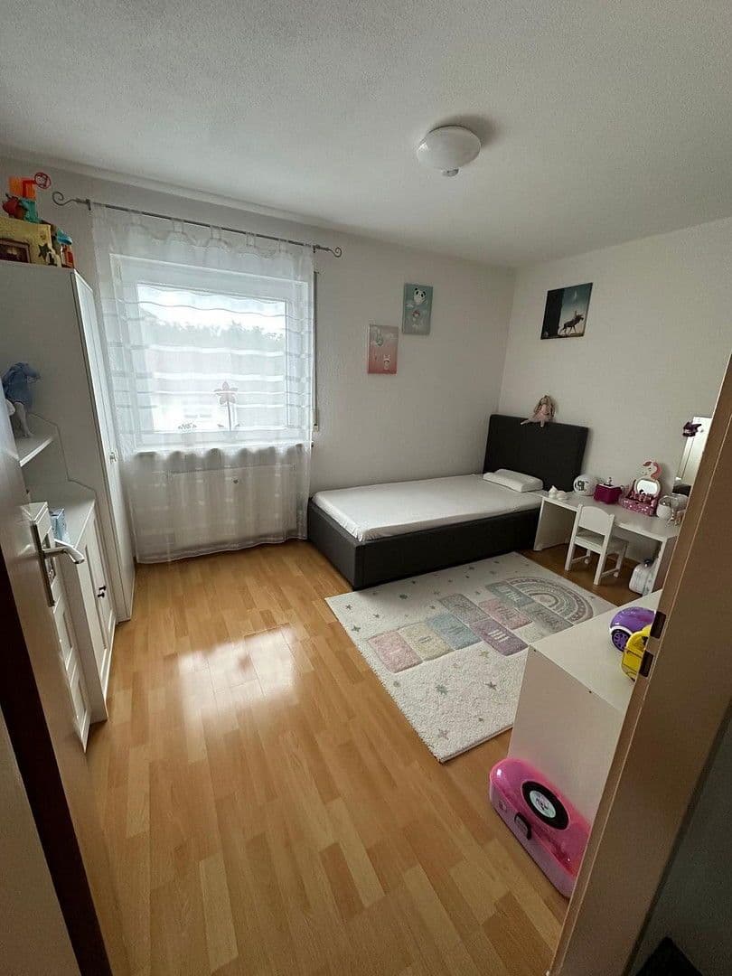 Pronájem bytu 3+1 75 m², Metterstr. 47, Sachsenheim, Bádensko-Württembersko Pronájem bytu 3+1 75 m², Metterstr. 47, Sachsenheim, Bádensko-Württembersko