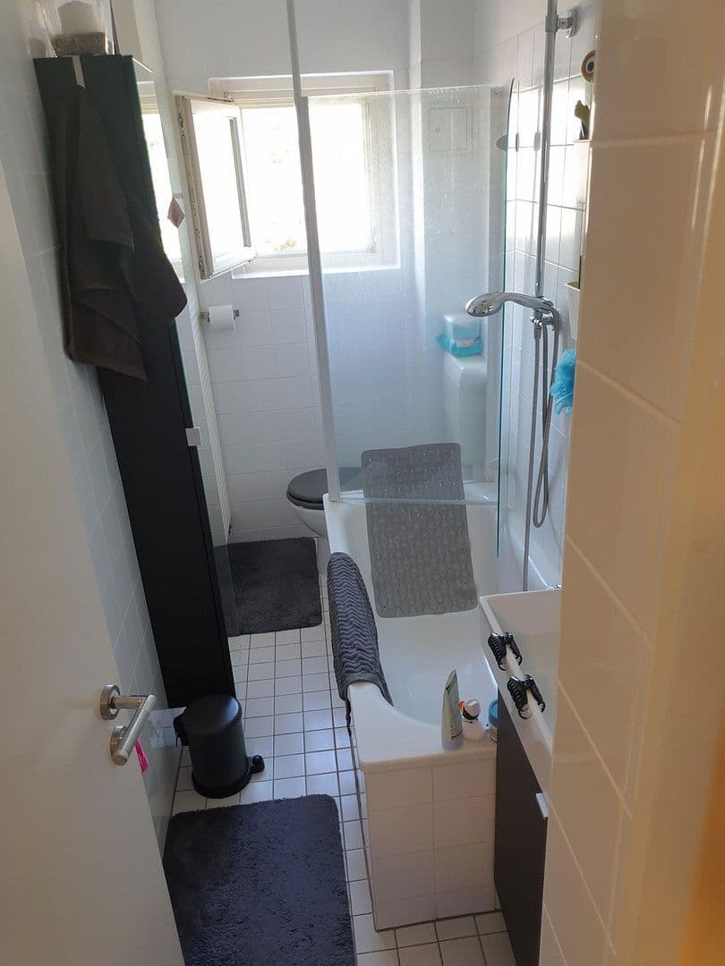 Pronájem bytu 5+1 100 m², Lupsteiner Weg 36, Berlin, Berlín Pronájem bytu 5+1 100 m², Lupsteiner Weg 36, Berlin, Berlín