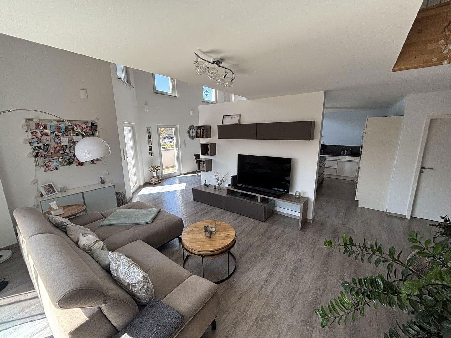 Pronájem bytu 5+1 185 m², Kieselbronner Straße 40, Pforzheim, Bádensko-Württembersko Pronájem bytu 5+1 185 m², Kieselbronner Straße 40, Pforzheim, Bádensko-Württembersko