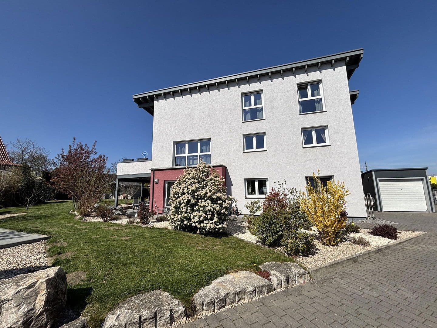 Pronájem bytu 5+1 185 m², Kieselbronner Straße 40, Pforzheim, Bádensko-Württembersko Pronájem bytu 5+1 185 m², Kieselbronner Straße 40, Pforzheim, Bádensko-Württembersko