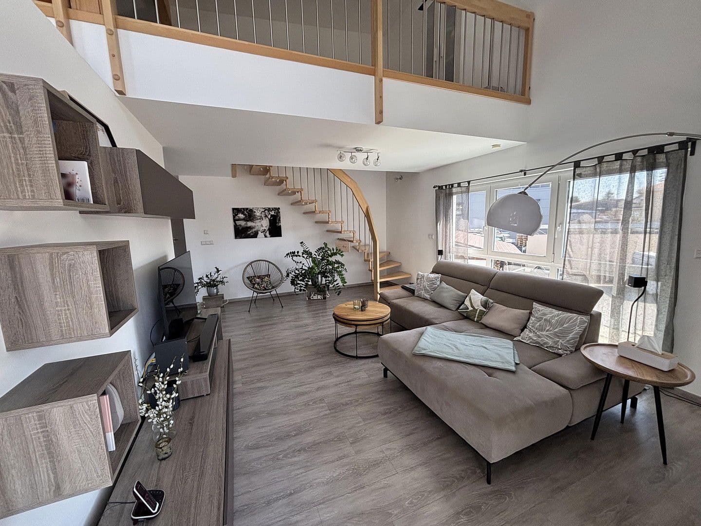 Pronájem bytu 5+1 185 m², Kieselbronner Straße 40, Pforzheim, Bádensko-Württembersko Pronájem bytu 5+1 185 m², Kieselbronner Straße 40, Pforzheim, Bádensko-Württembersko