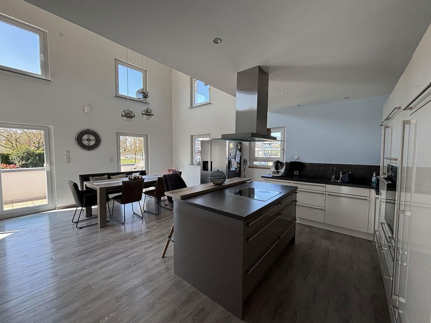 Pronájem bytu 5+1 185 m², Kieselbronner Straße 40, Pforzheim, Bádensko-Württembersko Pronájem bytu 5+1 185 m², Kieselbronner Straße 40, Pforzheim, Bádensko-Württembersko