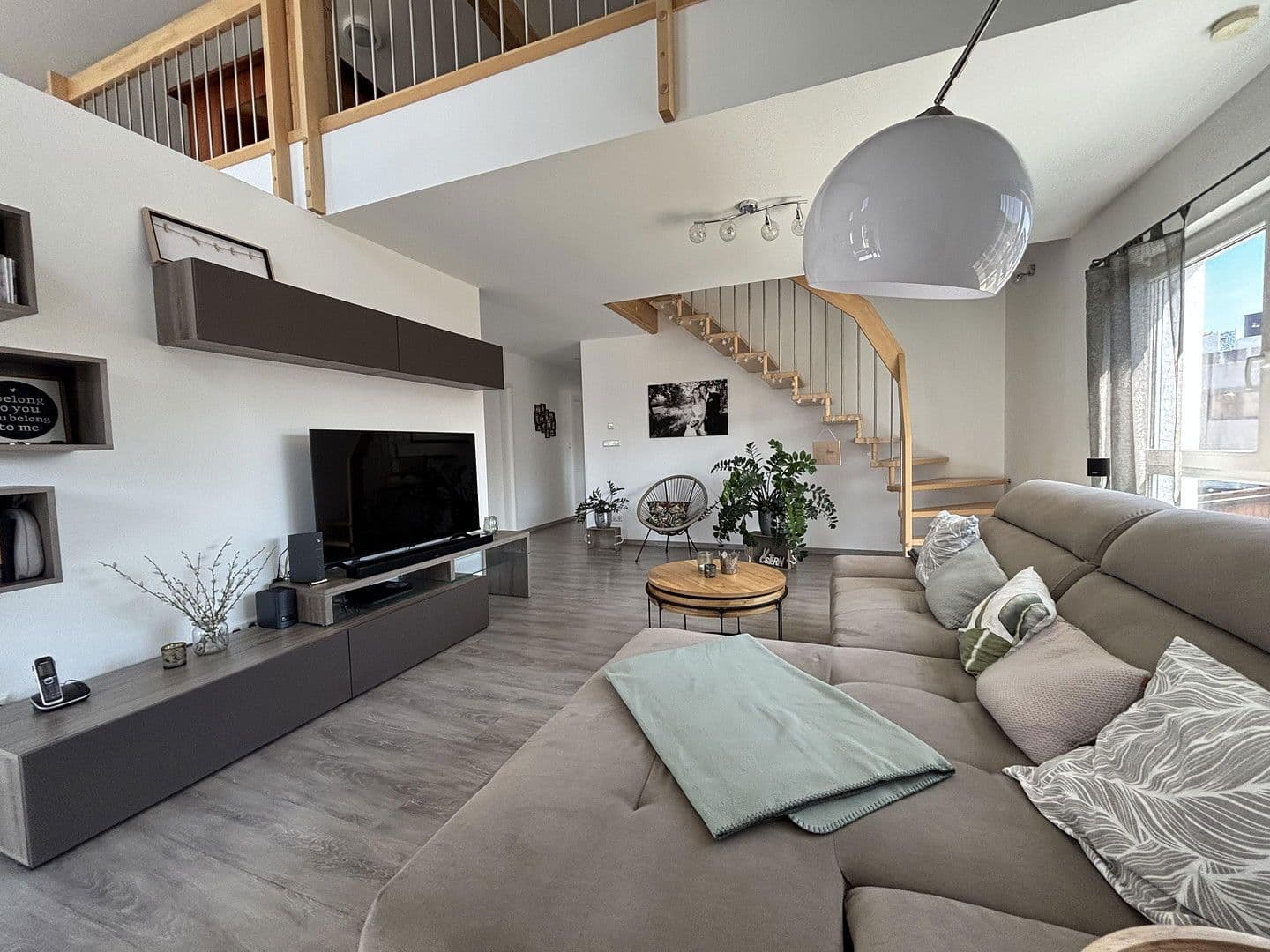 Pronájem bytu 5+1 185 m², Kieselbronner Straße 40, Pforzheim, Bádensko-Württembersko Pronájem bytu 5+1 185 m², Kieselbronner Straße 40, Pforzheim, Bádensko-Württembersko