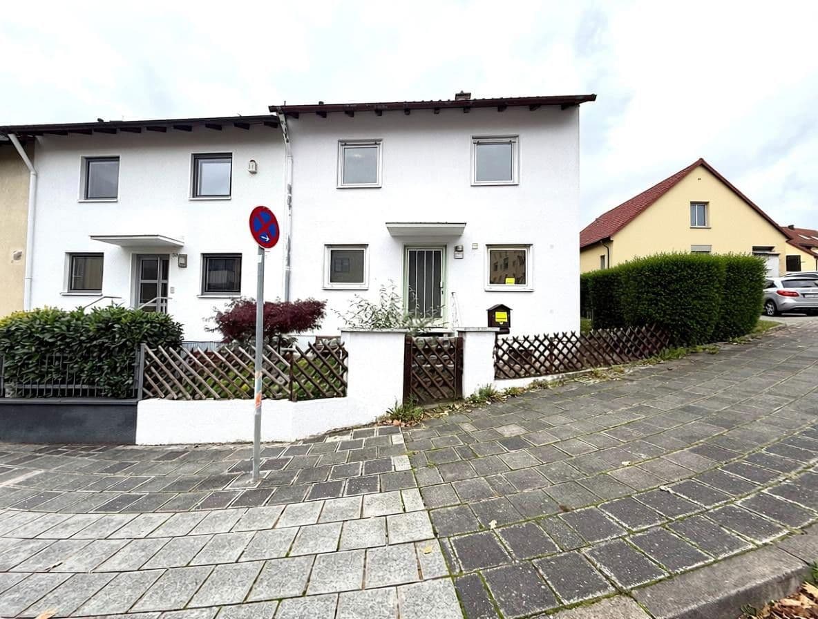 Prodej domu 144 m², pozemek 270 m², Vogelherdstr. 15c, Zirndorf, Bavorsko Prodej domu 144 m², pozemek 270 m², Vogelherdstr. 15c, Zirndorf, Bavorsko