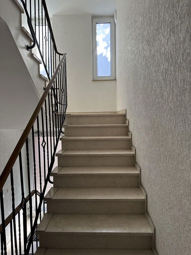 Prodej bytu 3+1 86 m², Düsseldorf, Severní Porýní-Vestfálsko Prodej bytu 3+1 86 m², Düsseldorf, Severní Porýní-Vestfálsko