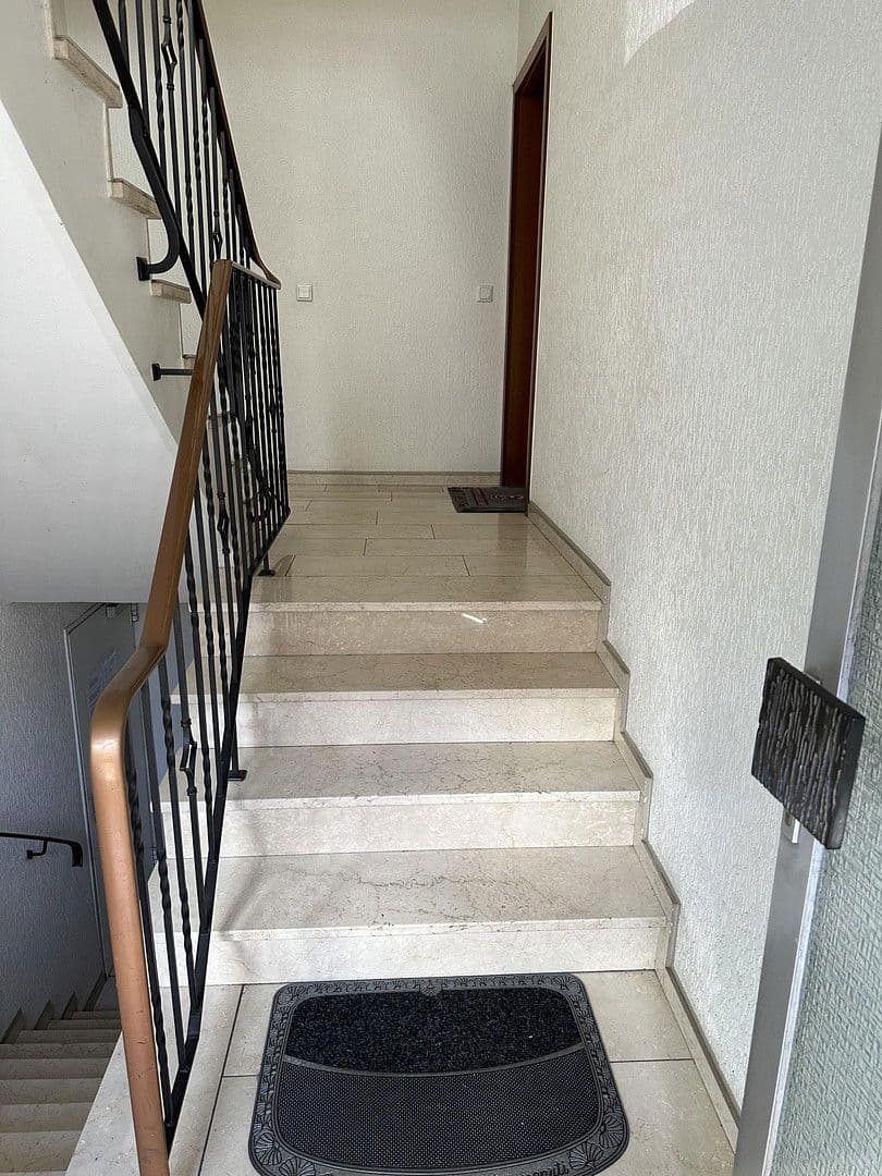 Prodej bytu 3+1 86 m², Düsseldorf, Severní Porýní-Vestfálsko Prodej bytu 3+1 86 m², Düsseldorf, Severní Porýní-Vestfálsko