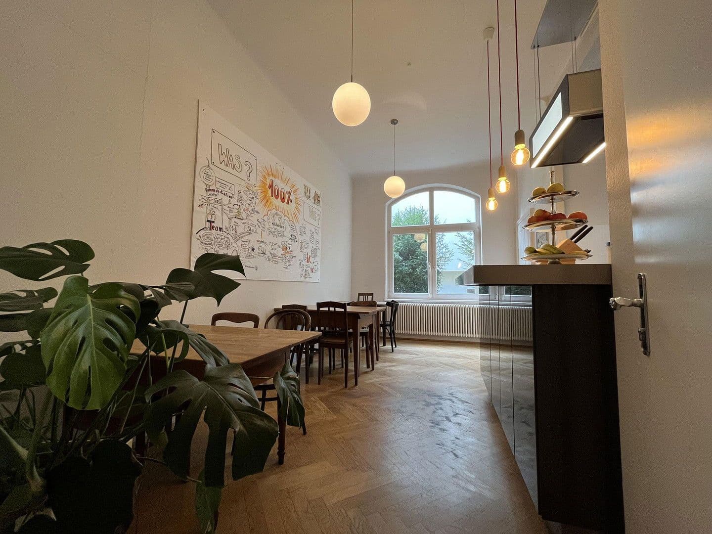 Pronájem kanceláře 21 m², Stuttgart, Bádensko-Württembersko Pronájem kanceláře 21 m², Stuttgart, Bádensko-Württembersko