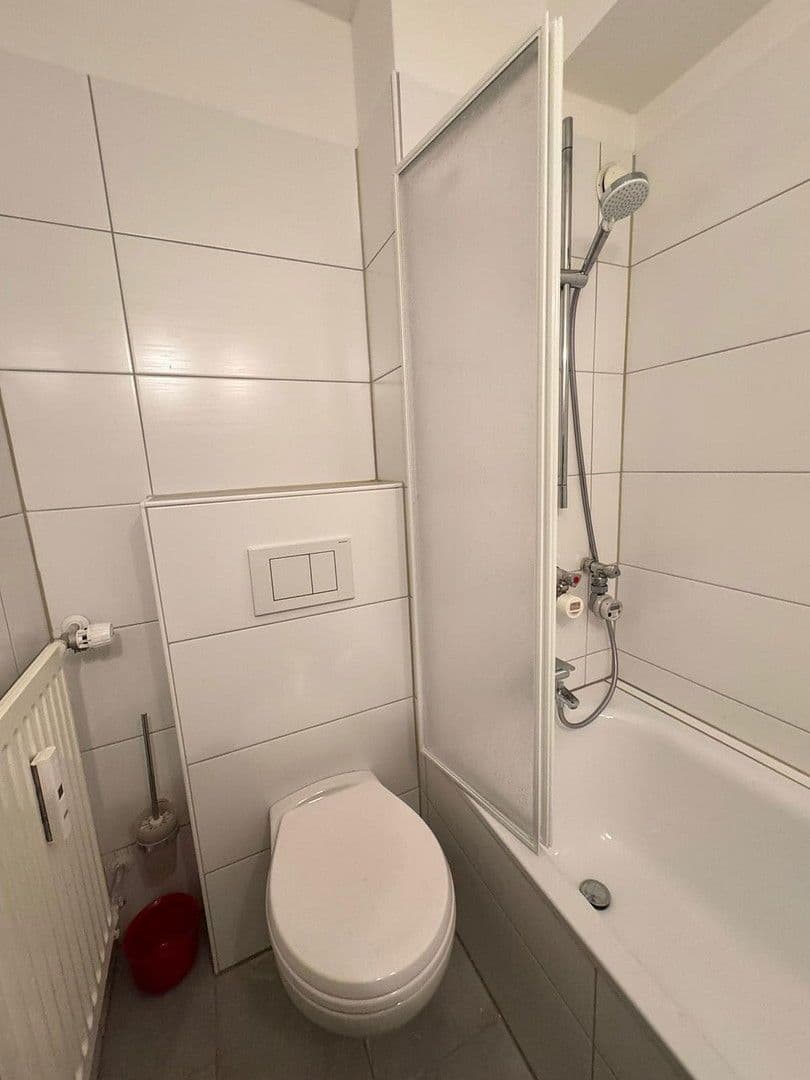 Pronájem bytu 1+1 29 m², Berg-am-Laim-Str. 95, München, Bavorsko Pronájem bytu 1+1 29 m², Berg-am-Laim-Str. 95, München, Bavorsko