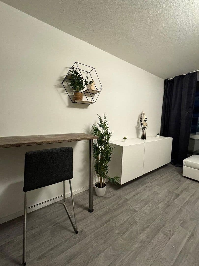 Pronájem bytu 1+1 29 m², Berg-am-Laim-Str. 95, München, Bavorsko Pronájem bytu 1+1 29 m², Berg-am-Laim-Str. 95, München, Bavorsko