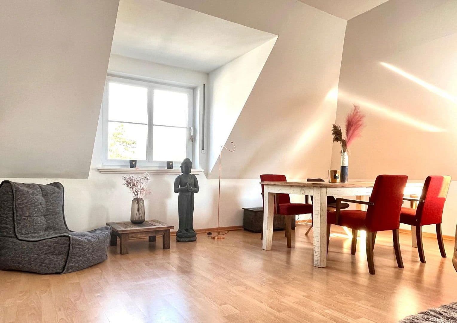 Pronájem bytu 2+1 92 m², Köln, Severní Porýní-Vestfálsko Pronájem bytu 2+1 92 m², Köln, Severní Porýní-Vestfálsko
