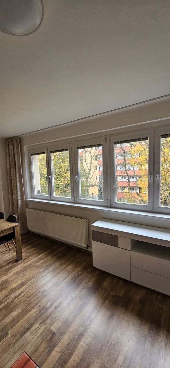 Pronájem bytu 2+kk 45 m², Humpolecká, Praha, Praha Pronájem bytu 2+kk 45 m², Humpolecká, Praha, Praha