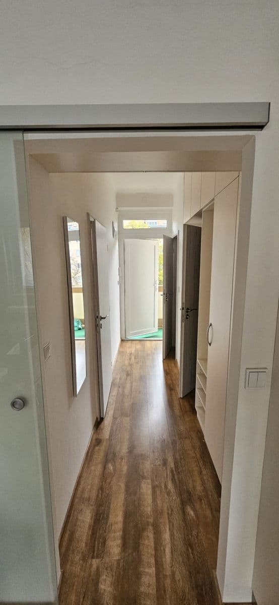Pronájem bytu 2+kk 45 m², Humpolecká, Praha, Praha Pronájem bytu 2+kk 45 m², Humpolecká, Praha, Praha