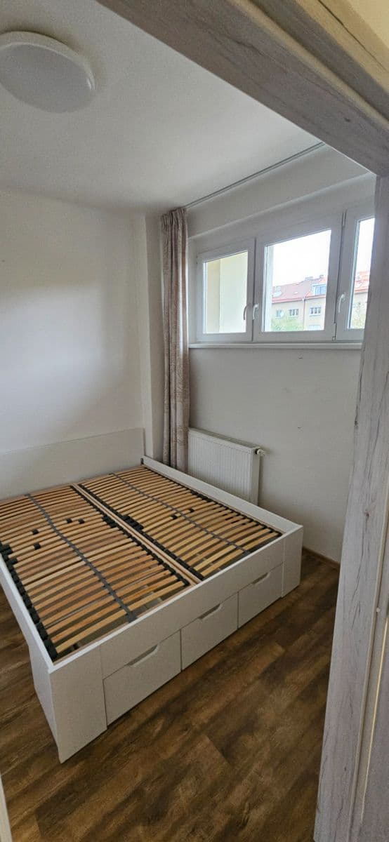 Pronájem bytu 2+kk 45 m², Humpolecká, Praha, Praha Pronájem bytu 2+kk 45 m², Humpolecká, Praha, Praha