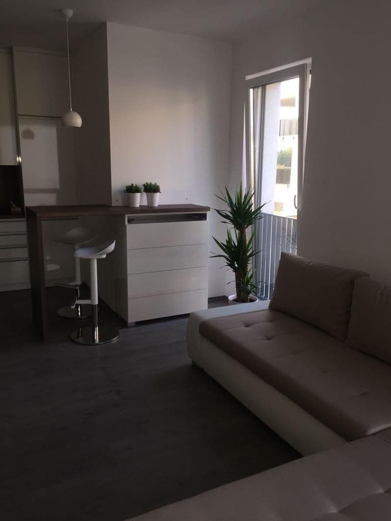 Pronájem bytu 1+1 45 m², Karpatská, Trenčín, Trenčiansky kraj Pronájem bytu 1+1 45 m², Karpatská, Trenčín, Trenčiansky kraj