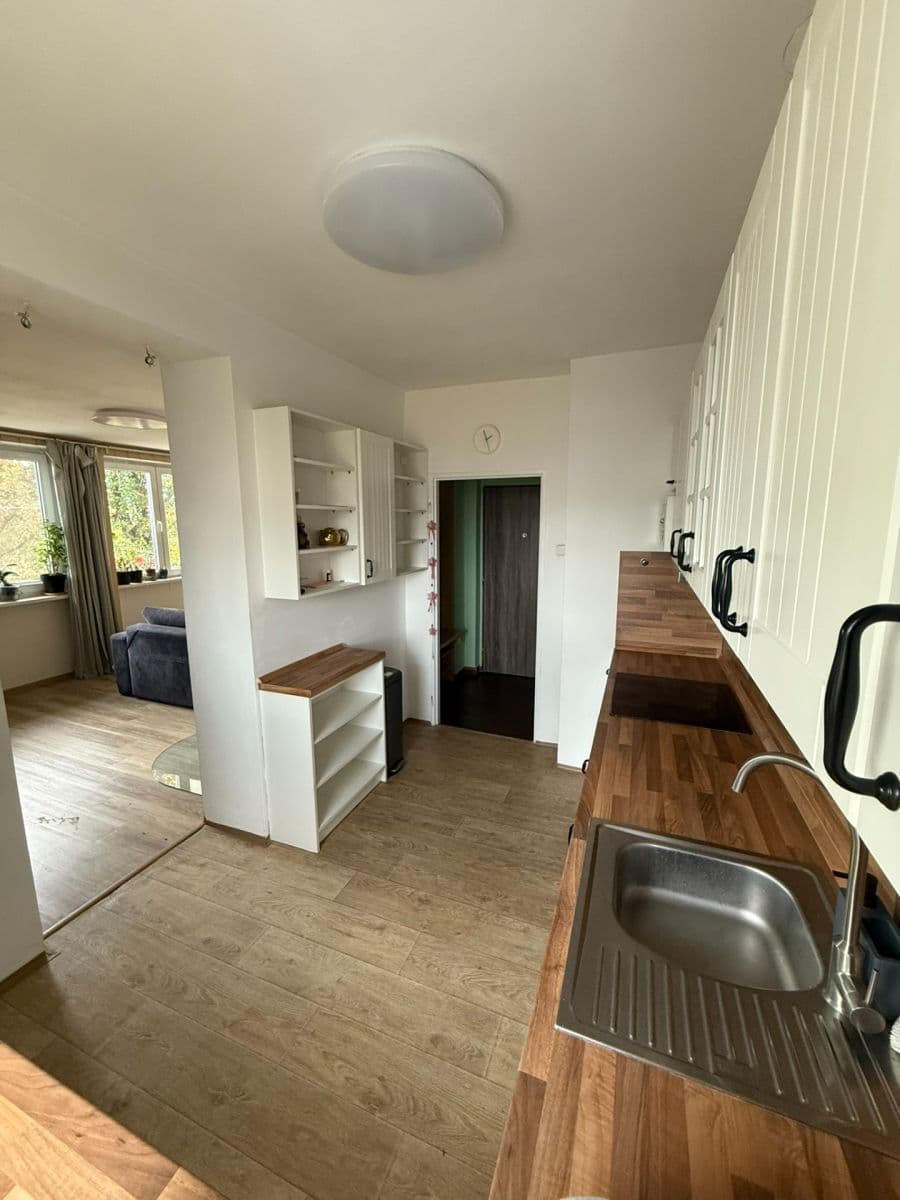 Pronájem bytu 3+1 78 m², Břežany II, Středočeský kraj Pronájem bytu 3+1 78 m², Břežany II, Středočeský kraj