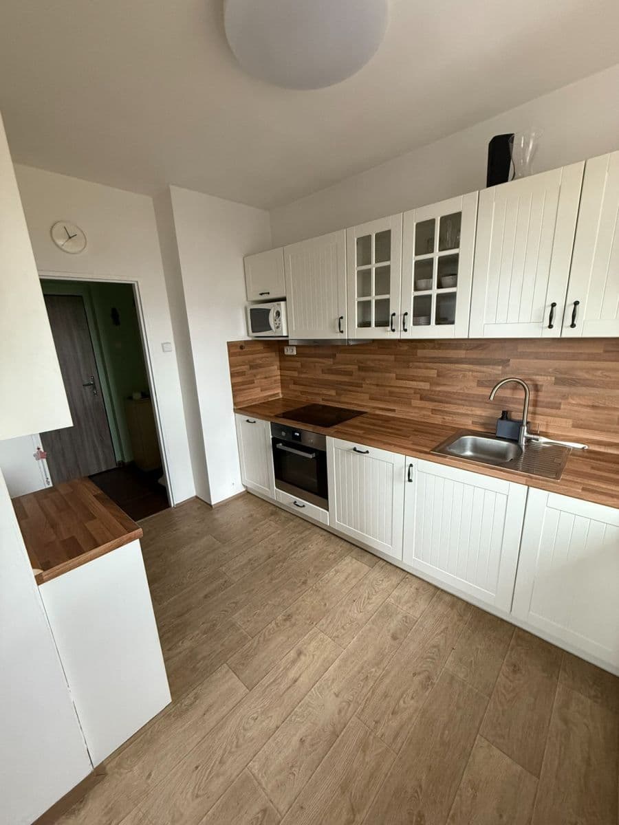 Pronájem bytu 3+1 78 m², Břežany II, Středočeský kraj Pronájem bytu 3+1 78 m², Břežany II, Středočeský kraj