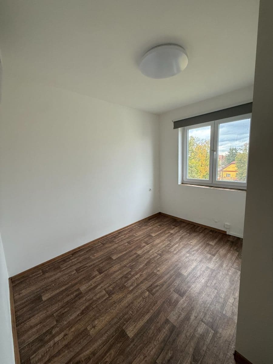 Pronájem bytu 3+1 78 m², Břežany II, Středočeský kraj Pronájem bytu 3+1 78 m², Břežany II, Středočeský kraj