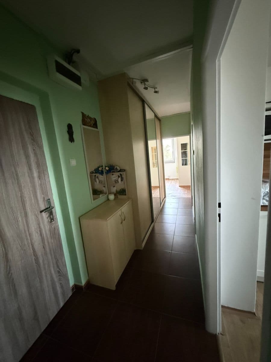 Pronájem bytu 3+1 78 m², Břežany II, Středočeský kraj Pronájem bytu 3+1 78 m², Břežany II, Středočeský kraj