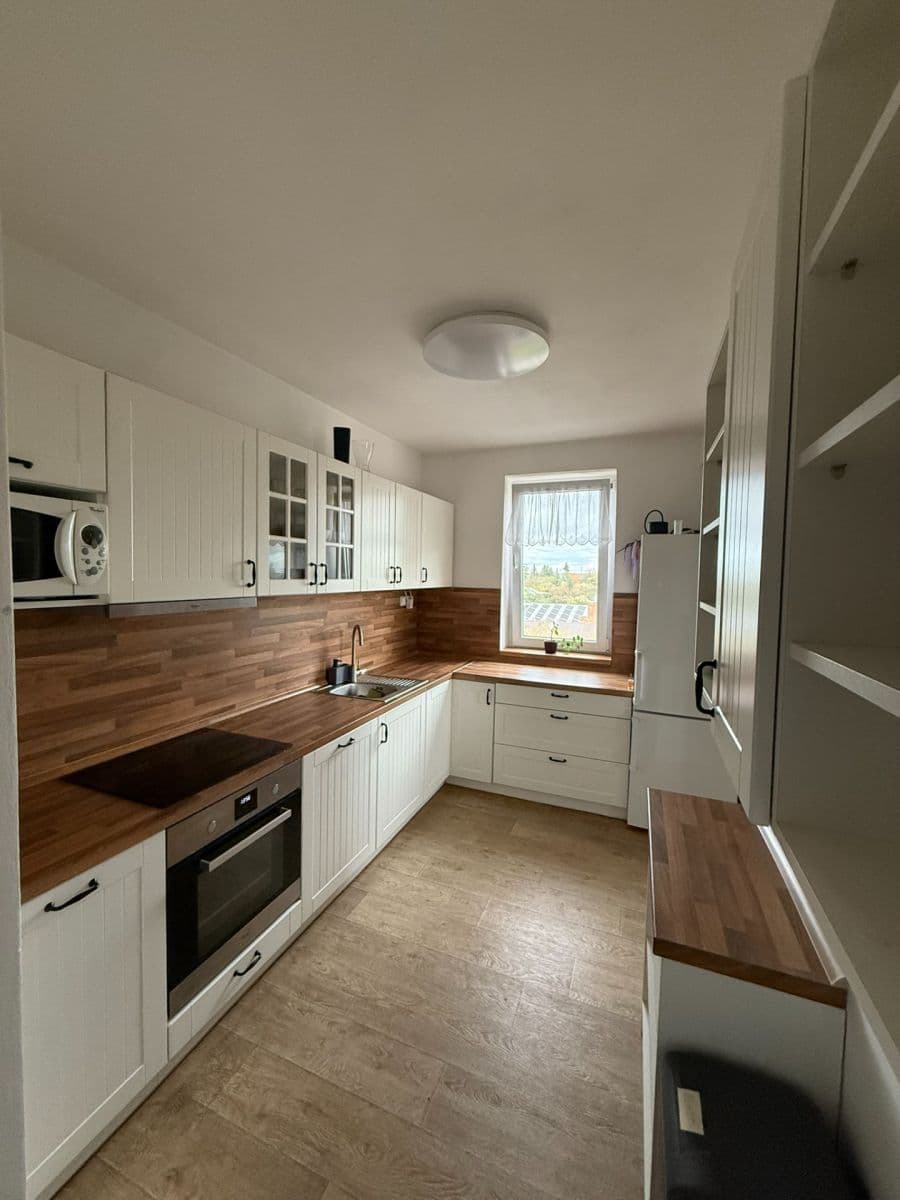 Pronájem bytu 3+1 78 m², Břežany II, Středočeský kraj Pronájem bytu 3+1 78 m², Břežany II, Středočeský kraj