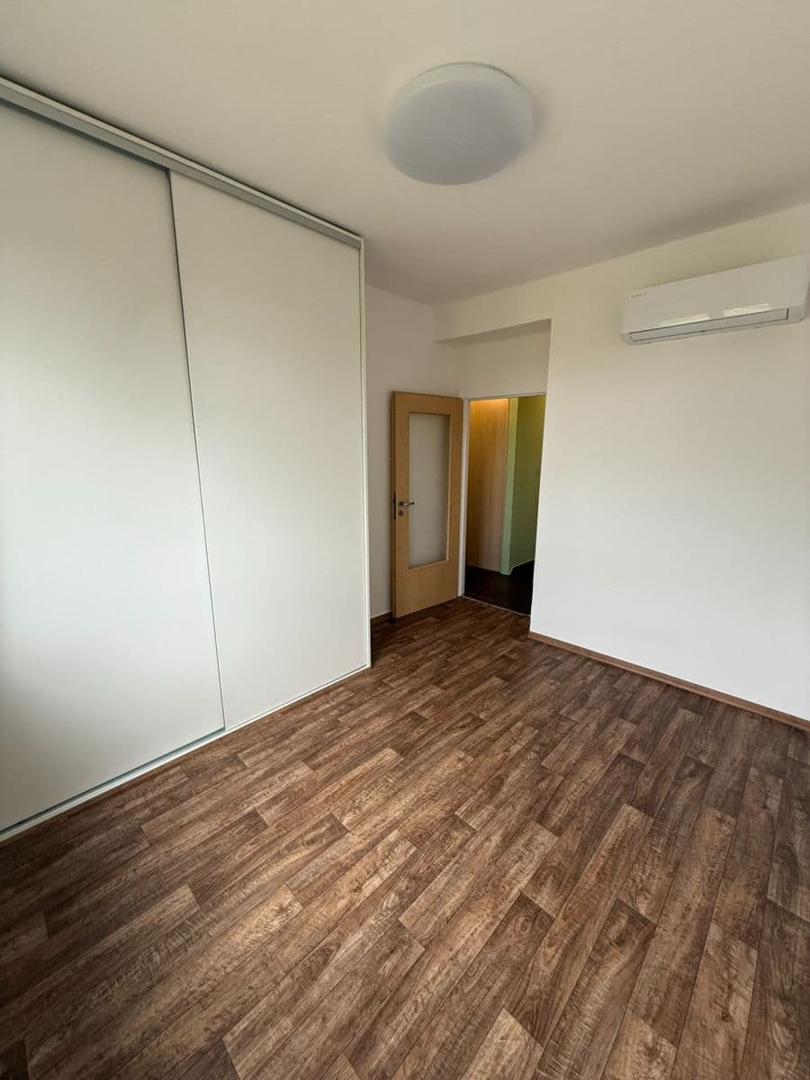 Pronájem bytu 3+1 78 m², Břežany II, Středočeský kraj Pronájem bytu 3+1 78 m², Břežany II, Středočeský kraj