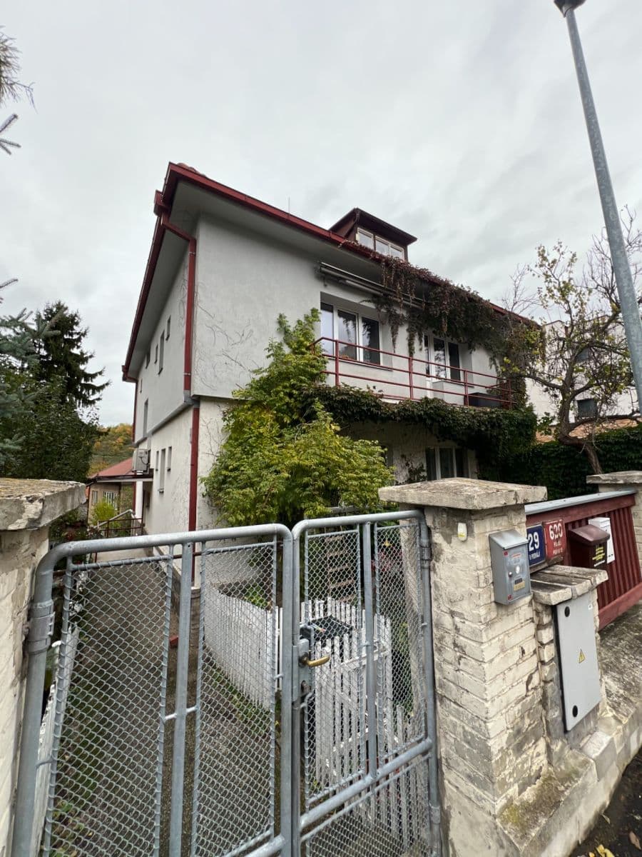 Pronájem bytu 1+1 38 m², V Podhájí, Praha, Praha Pronájem bytu 1+1 38 m², V Podhájí, Praha, Praha