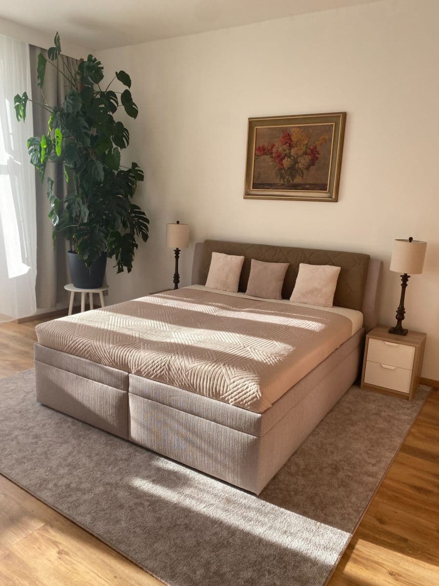 Pronájem bytu 2+1 80 m², Gorkého, Bratislava - mestská časť Staré Mesto, Bratislavský kraj Pronájem bytu 2+1 80 m², Gorkého, Bratislava - mestská časť Staré Mesto, Bratislavský kraj