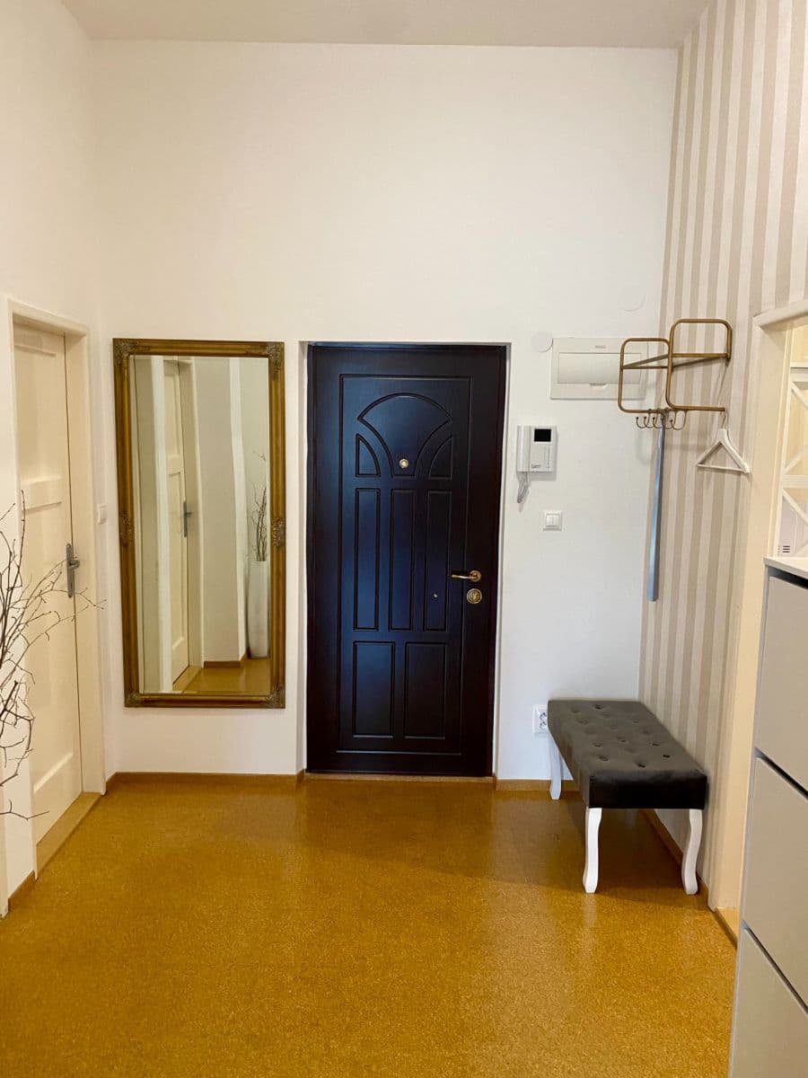 Pronájem bytu 2+1 80 m², Gorkého, Bratislava - mestská časť Staré Mesto, Bratislavský kraj Pronájem bytu 2+1 80 m², Gorkého, Bratislava - mestská časť Staré Mesto, Bratislavský kraj