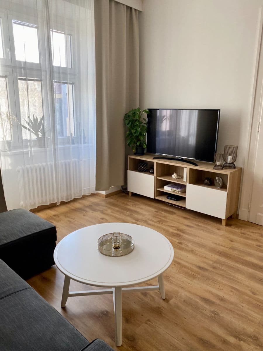 Pronájem bytu 2+1 80 m², Gorkého, Bratislava - mestská časť Staré Mesto, Bratislavský kraj Pronájem bytu 2+1 80 m², Gorkého, Bratislava - mestská časť Staré Mesto, Bratislavský kraj