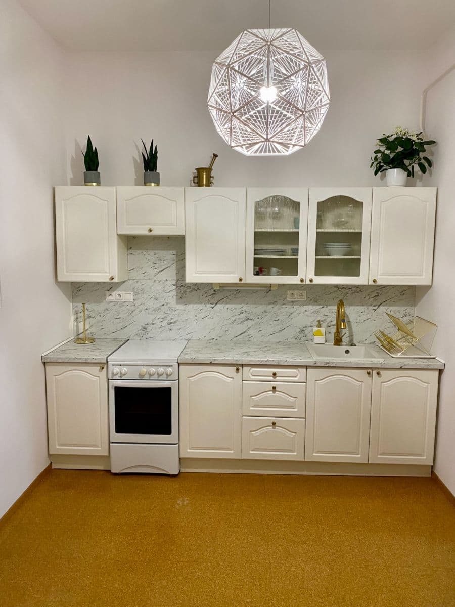 Pronájem bytu 2+1 80 m², Gorkého, Bratislava - mestská časť Staré Mesto, Bratislavský kraj Pronájem bytu 2+1 80 m², Gorkého, Bratislava - mestská časť Staré Mesto, Bratislavský kraj