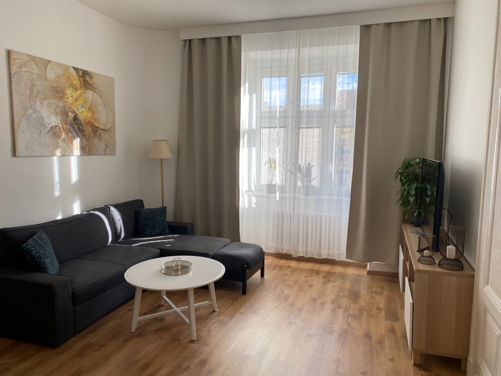 Pronájem bytu 2+1 80 m², Gorkého, Bratislava - mestská časť Staré Mesto, Bratislavský kraj Pronájem bytu 2+1 80 m², Gorkého, Bratislava - mestská časť Staré Mesto, Bratislavský kraj