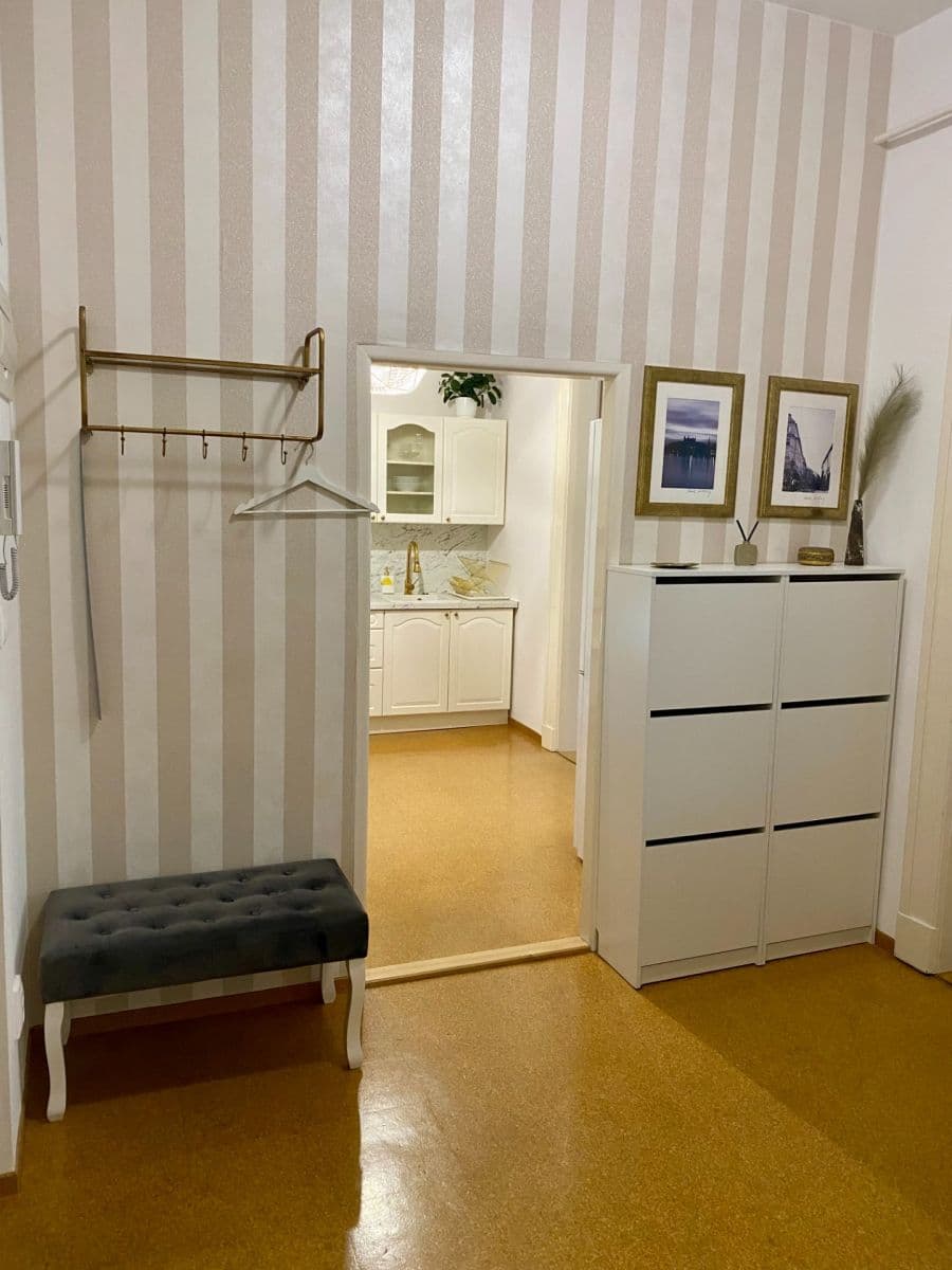 Pronájem bytu 2+1 80 m², Gorkého, Bratislava - mestská časť Staré Mesto, Bratislavský kraj Pronájem bytu 2+1 80 m², Gorkého, Bratislava - mestská časť Staré Mesto, Bratislavský kraj