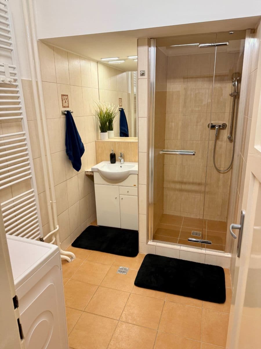 Pronájem bytu 2+1 80 m², Gorkého, Bratislava - mestská časť Staré Mesto, Bratislavský kraj Pronájem bytu 2+1 80 m², Gorkého, Bratislava - mestská časť Staré Mesto, Bratislavský kraj