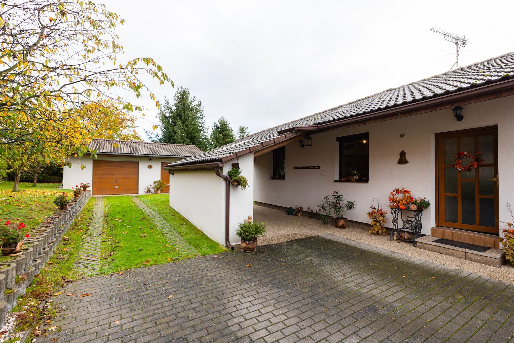 Prodej domu 92 m², pozemek 1.453 m², Benešov, Středočeský kraj Prodej domu 92 m², pozemek 1.453 m², Benešov, Středočeský kraj