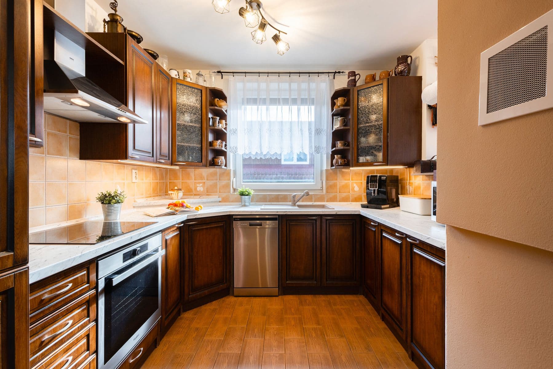 Prodej domu 92 m², pozemek 1.453 m², Benešov, Středočeský kraj Prodej domu 92 m², pozemek 1.453 m², Benešov, Středočeský kraj